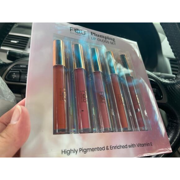 nwt  BFY Cosmetics plumping lip gloss - Picture 2 of 3